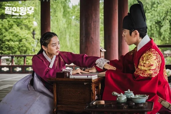 中秋假期必追！8部「從頭精彩到尾」Netflix韓劇，《模範計程車》和這部都一追欲罷不能