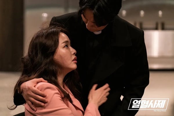 中秋假期必追！8部「從頭精彩到尾」Netflix韓劇，《模範計程車》和這部都一追欲罷不能