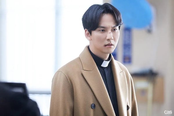 中秋假期必追！8部「從頭精彩到尾」Netflix韓劇，《模範計程車》和這部都一追欲罷不能