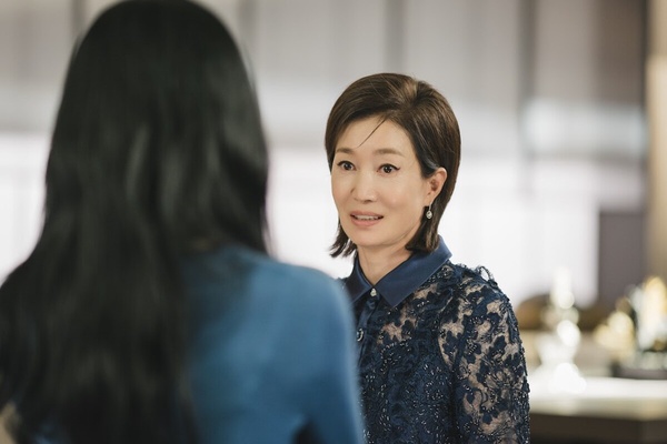《媽媽朋友的兒子》全是《淚之女王》套路!家人和解都要靠生場大病,連這名場面也被抄