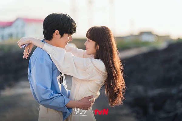 日網票選「近年最佳韓劇CP」TOP10!IU&李準基第9,金秀賢&金智媛第3,冠軍真超越不了