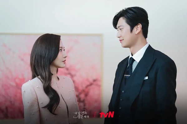 日網票選「近年最佳韓劇CP」TOP10!IU&李準基第9,金秀賢&金智媛第3,冠軍真超越不了