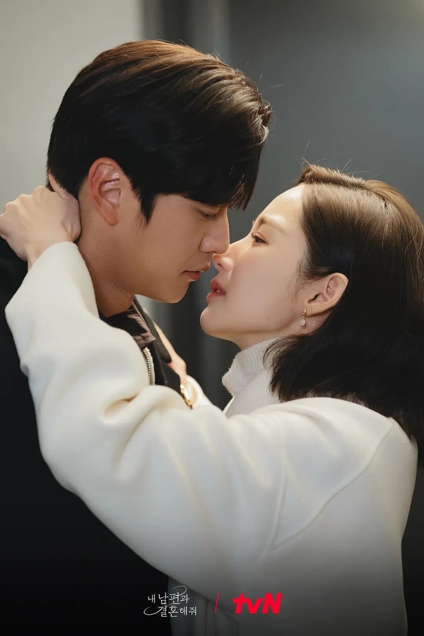 日網票選「近年最佳韓劇CP」TOP10!IU&李準基第9,金秀賢&金智媛第3,冠軍真超越不了