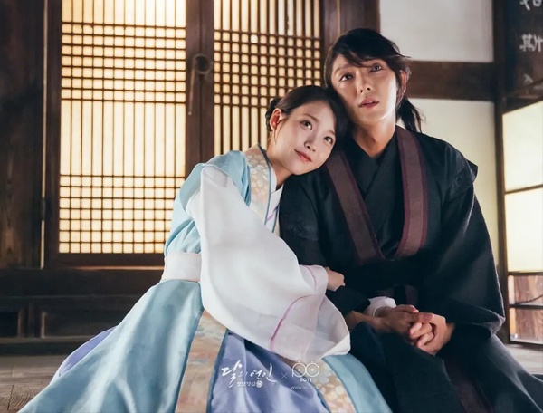 日網票選「近年最佳韓劇CP」TOP10!IU&李準基第9,金秀賢&金智媛第3,冠軍真超越不了