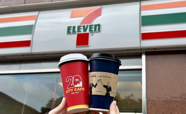 7-11「國際咖啡日」新品:7-11聯名插畫家WHOSMiNG推周邊再享咖啡優惠