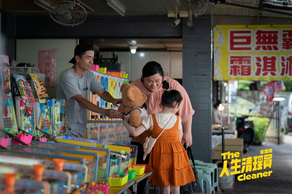 Netflix台劇《人生清理員》幕後秘密！鳳小岳歷經老婆引產更有感，宋芸樺跟蛆培養感情