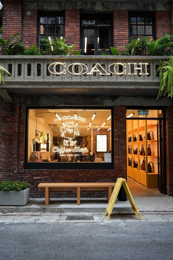 咖啡控必去！全台首家「The COACH Coffee Shop」在中山，冠軍鮮奶茶必喝再推千層派