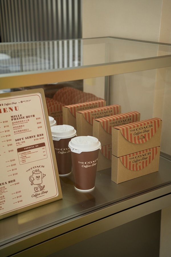 咖啡控必去！全台首家「The COACH Coffee Shop」在中山，冠軍鮮奶茶必喝再推千層派