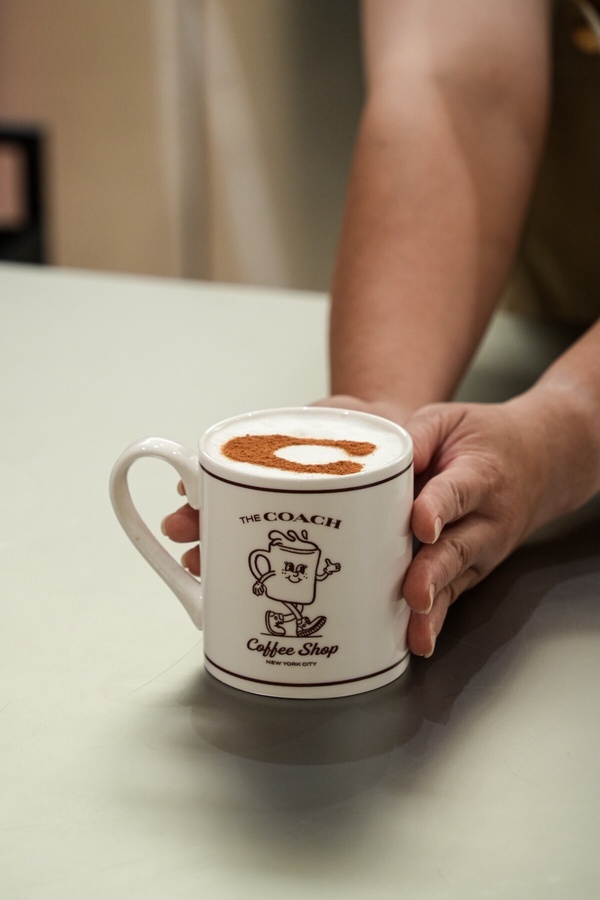 咖啡控必朝聖！！全台首家「The COACH Coffee Shop」就在中山區赤峰街！