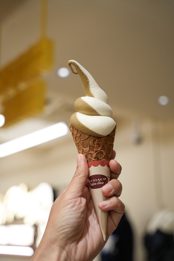 The COACH Coffee Shop必吃甜點推薦：圓形千層、COACH C 脆皮甜筒霜淇淋