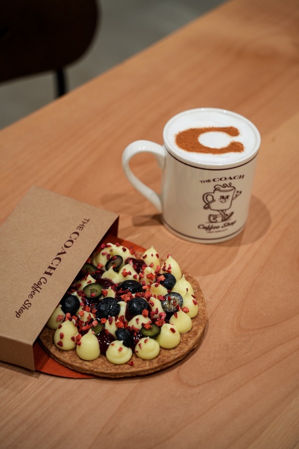 The COACH Coffee Shop必吃甜點推薦：圓形千層、COACH C 脆皮甜筒霜淇淋