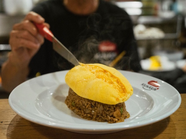 台灣吃得到！日本排隊名店京都蛋包飯之神「幸村元吉」登台，嫩爆漿蛋包飯免費吃