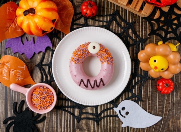 咖波甜甜圈！Mister Donut「萬聖節貓貓蟲咖波」甜甜圈必吃，還有咖波周邊必收再享優惠