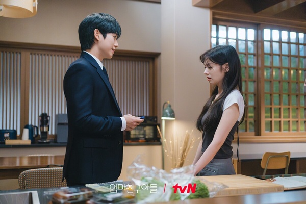韓劇超貴婚嫁珠寶!《媽媽朋友的兒子》丁海寅求婚手鐲40萬,《淚之女王》金智媛鑽戒更狂