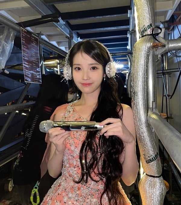 IU演唱會嫩粉唇再掀討論！類似色推薦