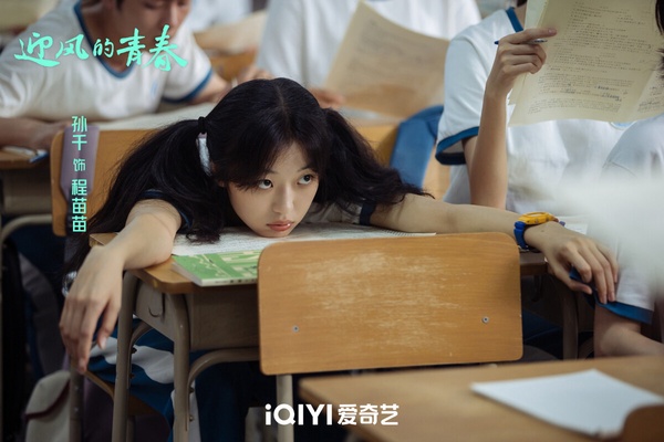 九月陸劇網播量TOP10!《捨不得星星》沒前十,《流水迢迢》3.3億,冠軍唯一破10億大關