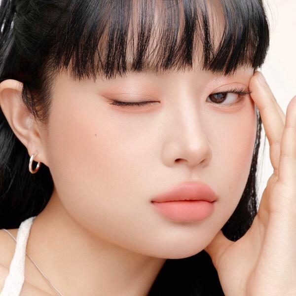 正確提亮技巧，避免面中眼下凹陷