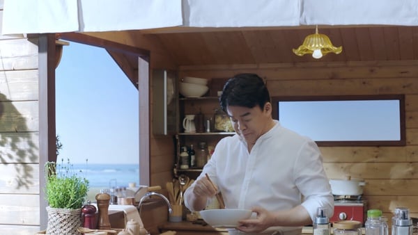 《黑白大廚》白種元10件事：曾負債17億、演員老婆超漂亮，來台灣最愛吃「這些」！