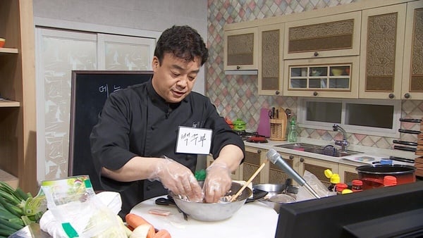 《黑白大廚》白種元10件事：曾負債17億、演員老婆超漂亮，來台灣最愛吃「這些」！