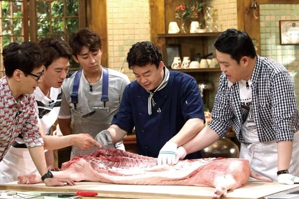 《黑白大廚》白種元10件事：曾負債17億、演員老婆超漂亮，來台灣最愛吃「這些」！