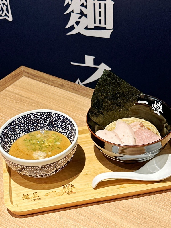 麵屋一燈「魚介冠軍沾麵」售價298元
