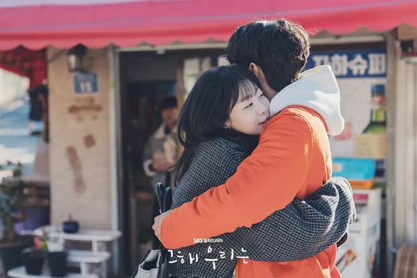 《媽媽朋友的兒子》不夠精彩？8部「一追上癮」Netflix愛情韓劇，這部被封愛情劇天花板