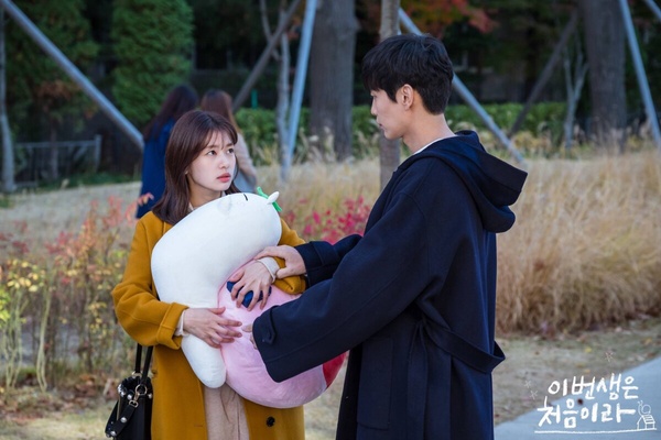 《媽媽朋友的兒子》不夠精彩？8部「一追上癮」Netflix愛情韓劇，這部被封愛情劇天花板
