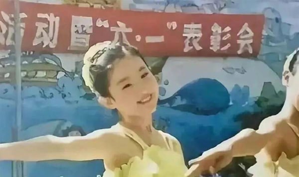 陸劇《玫瑰的故事》劉亦菲從小美到大舊照合輯！童年照就自帶仙氣，與現在根本沒差別