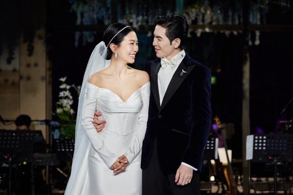蕭敬騰&amp;amp;amp;amp;amp;Summer「婚紗珠寶行頭」公開：中西式婚紗皆來自台灣品牌，頭紗暗藏浪漫巧思！