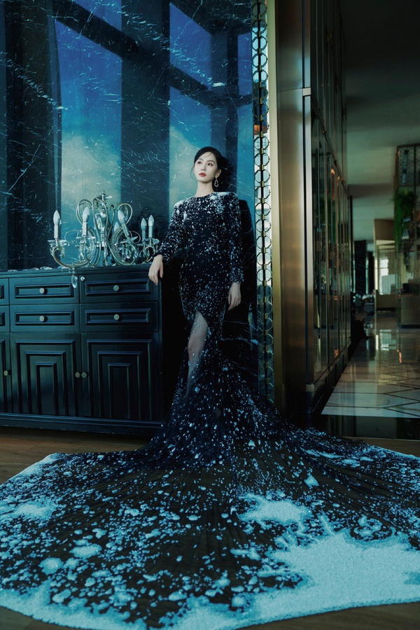 15位陸劇女星紅毯造型！《玫瑰的故事》劉亦菲美成仙女，虞書欣進步了，換趙露思被嘲？