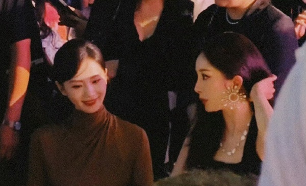15位陸劇女星紅毯造型！《玫瑰的故事》劉亦菲美成仙女，虞書欣進步了，換趙露思被嘲？