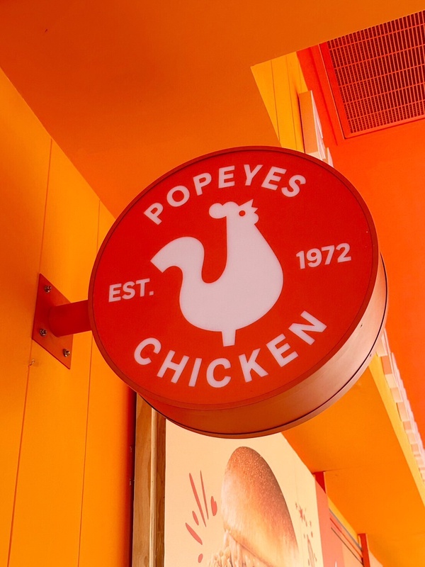 炸雞優惠！炸雞專賣「Popeyes」二店插旗大安，招牌炸雞、漢堡必吃再推開幕優惠免費吃