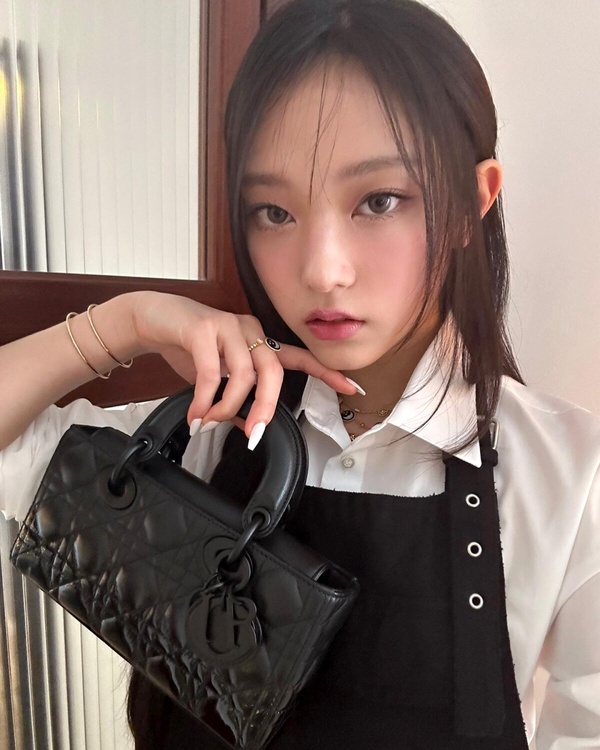 NewJeans Haerin「高冷貓系顏」火出圈！5大Haerin貓系妝容重點，純欲高冷貓相輕鬆拿捏
