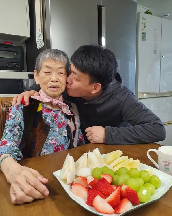 《黑白大廚》外送員廚師「林泰勳」悲慘身世曝光，住過孤兒院，高中輟學送外賣餬口！