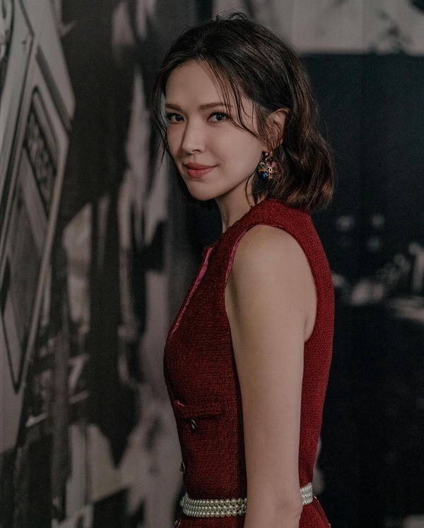 不是白富美！揭秘金鐘影后許瑋甯，2歲被爸拋棄，富家女專業戶，卻因混血臉一度沒戲拍
