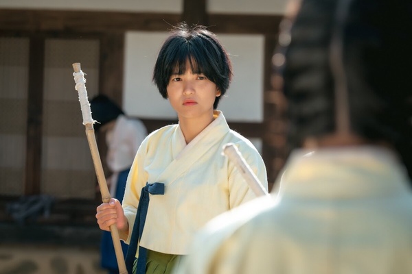 近期韓劇演員熱度榜TOP10！《正年》鄭恩彩第6輸《來自地獄的法官》朴信惠，冠軍紅翻天