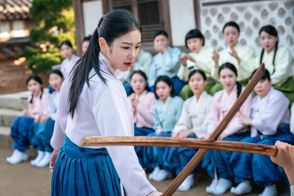 近期韓劇演員熱度榜TOP10！《正年》鄭恩彩第6輸《來自地獄的法官》朴信惠，冠軍紅翻天