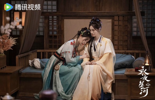 《永夜星河》開播評價：虞書欣、丁禹兮二搭甜翻夢回上部劇，劇情搞笑、妝造被讚超強！