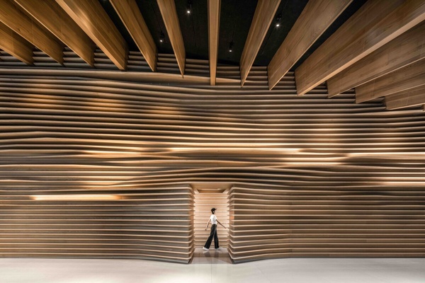 台中「勤美術館」12月開幕！建築大師隈研吾操刀，占地410坪、絕美曲線屋頂成亮點