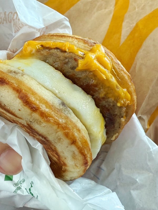 台灣吃得到！日本麥當勞「楓糖鬆餅漢堡」即將登台？鹹香滋味絕對吃爆！