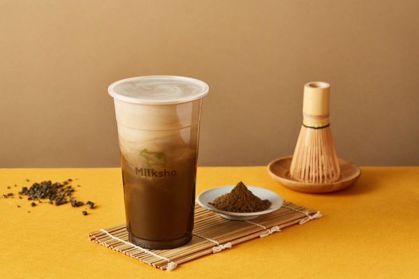 迷客夏必喝手搖飲+1！迷客夏「焙茶手搖飲」回歸，再推全新加料「焦糖布蕾」香甜Q必喝