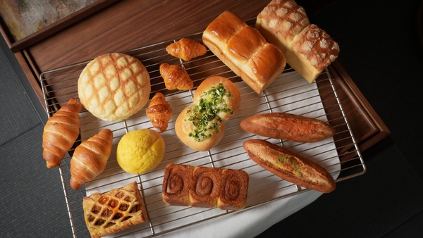 麵包控吃！日麵包專賣「釛 匠研所 Bakeries Lab.」台灣首店，黃金吐司、菠蘿麵包必吃
