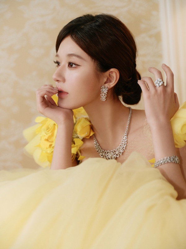 12位陸劇95花紅毯比美!《永夜星河》虞書欣再槓上《珠簾玉幕》趙露思，最後2位輕鬆贏了