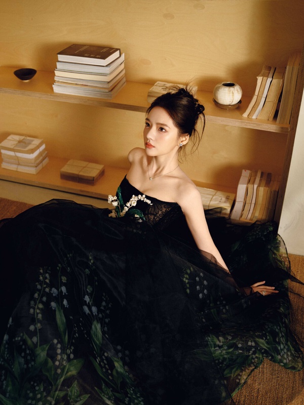 12位陸劇95花紅毯比美!《永夜星河》虞書欣再槓上《珠簾玉幕》趙露思，最後2位輕鬆贏了