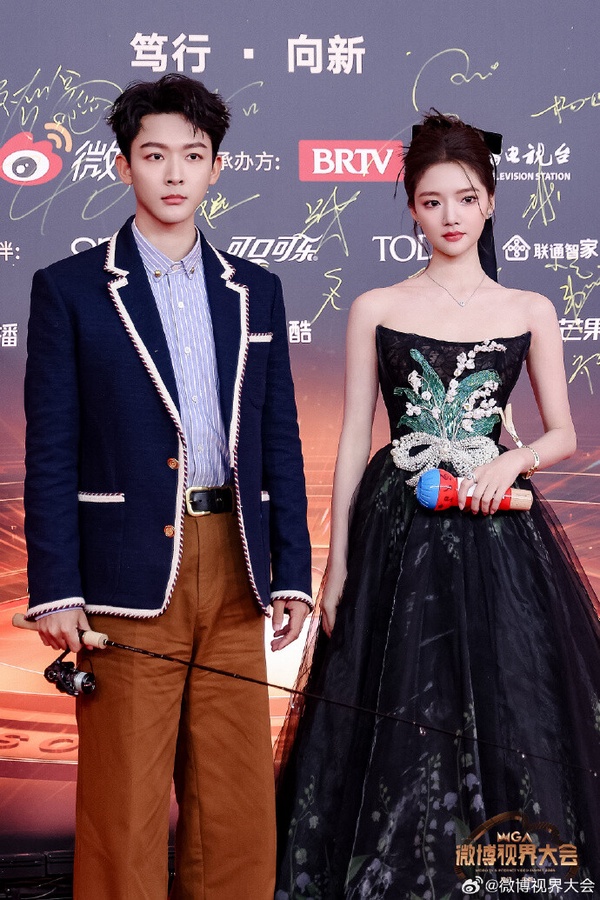 12位陸劇95花紅毯比美!《永夜星河》虞書欣再槓上《珠簾玉幕》趙露思，最後2位輕鬆贏了