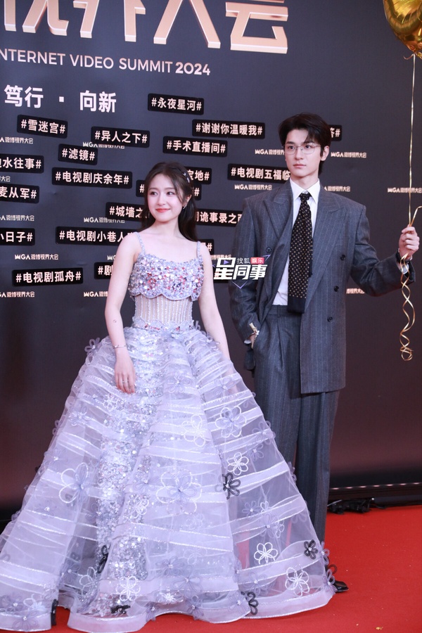 12位陸劇95花紅毯比美!《永夜星河》虞書欣再槓上《珠簾玉幕》趙露思，最後2位輕鬆贏了