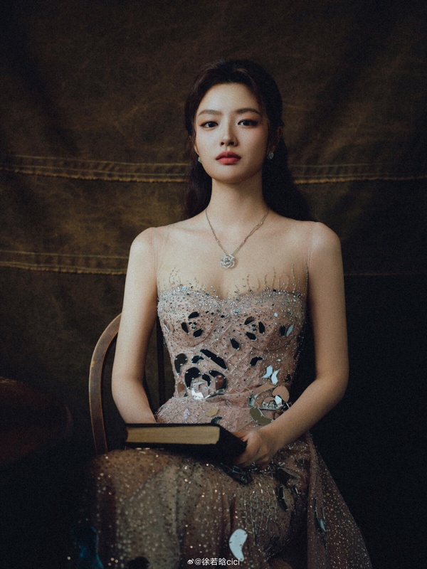 12位陸劇95花紅毯比美!《永夜星河》虞書欣再槓上《珠簾玉幕》趙露思，最後2位輕鬆贏了