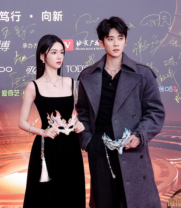 12位陸劇95花紅毯比美!《永夜星河》虞書欣再槓上《珠簾玉幕》趙露思，最後2位輕鬆贏了