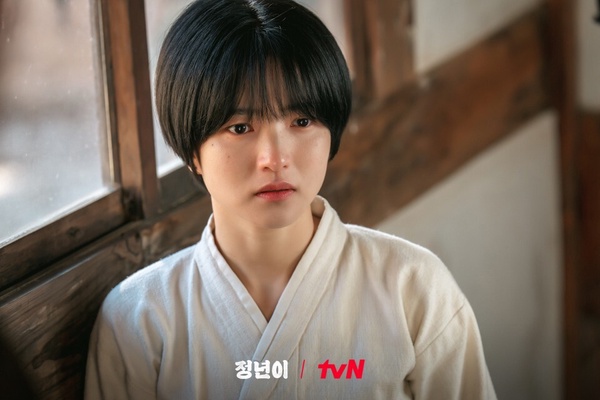 11月韓劇演員話題度TOP10：《正年》鄭恩彩第4輸辛叡恩，朴信惠第2，冠軍是「她」！