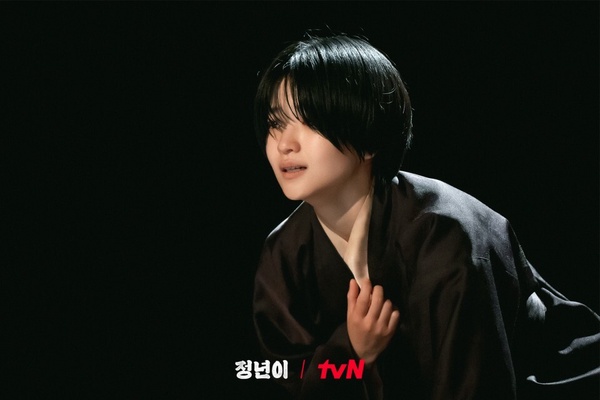 11月韓劇演員話題度TOP10：《正年》鄭恩彩第4輸辛叡恩，朴信惠第2，冠軍是「她」！